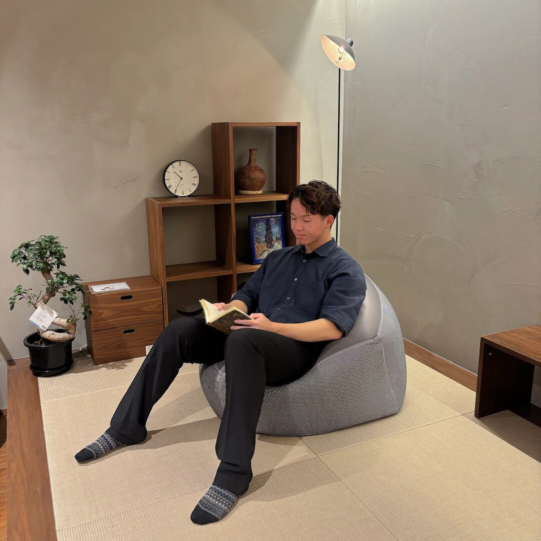 グランフロント大阪】体にフィットするソファで一息ついて｜ 無印良品